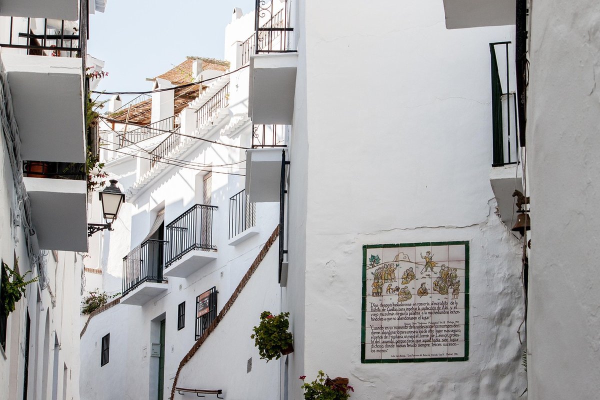 Understanding Cultural Differences Spain vs USA: Insights & Tips ...