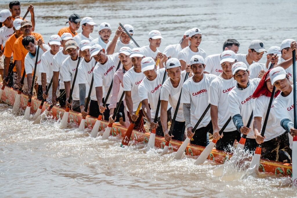 what language is spoken in cambodia