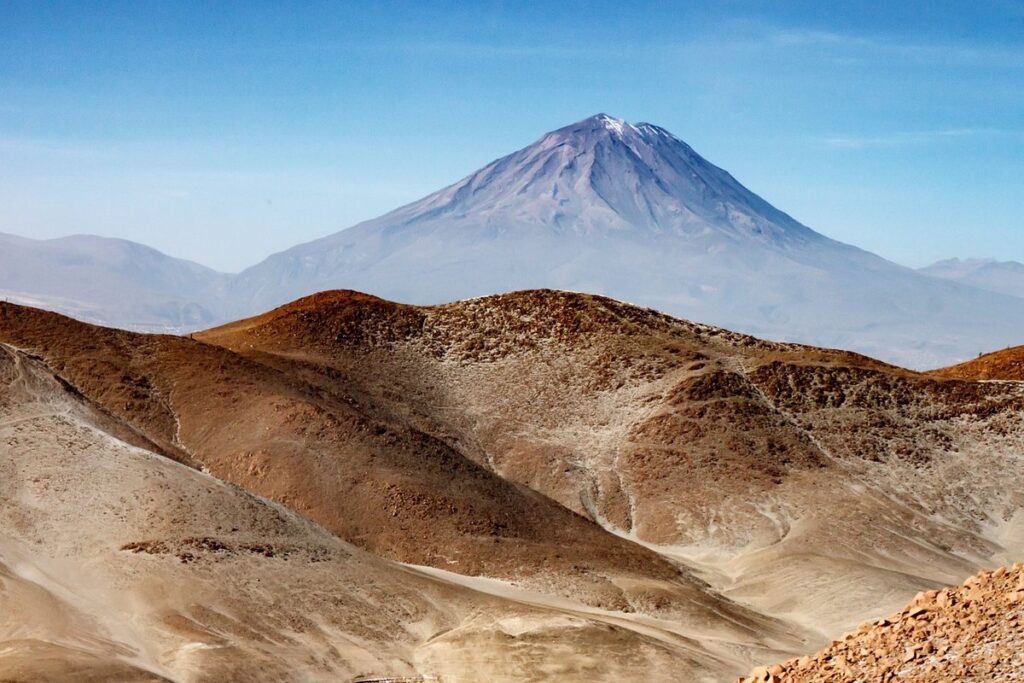 how many languages are spoken in peru