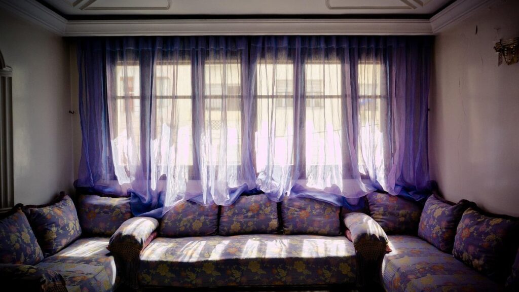 pronunciation of chaise longue